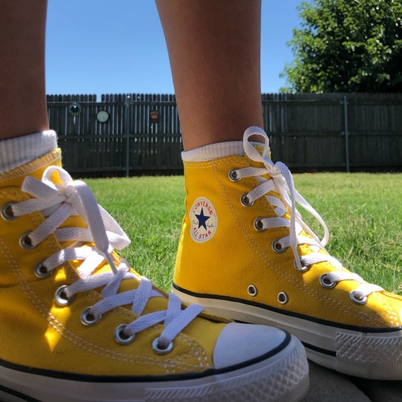 Converse Shoes - Never worn high top converse